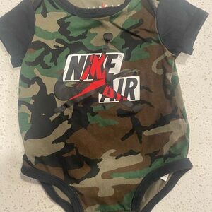 Jordan Nike Air Camo Kids Bodysuit - Green and Black 3-6 mos